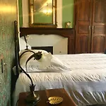 Le 7 Des Tonneliers Bed & Breakfast