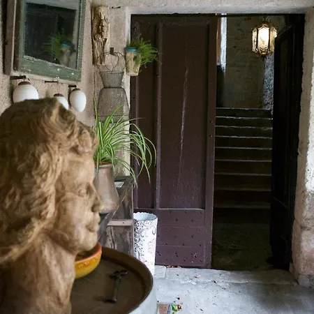 Le 7 Des Tonneliers Bed and Breakfast